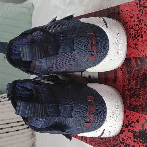 Nike LeBron Soldier XI Sneakers - Dark Blue - Picture 3 of 5